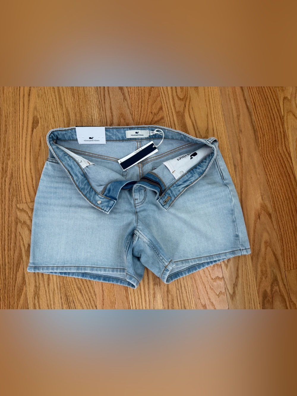 Vineyard Vines - NWT - Darcy denim shorts size 29
